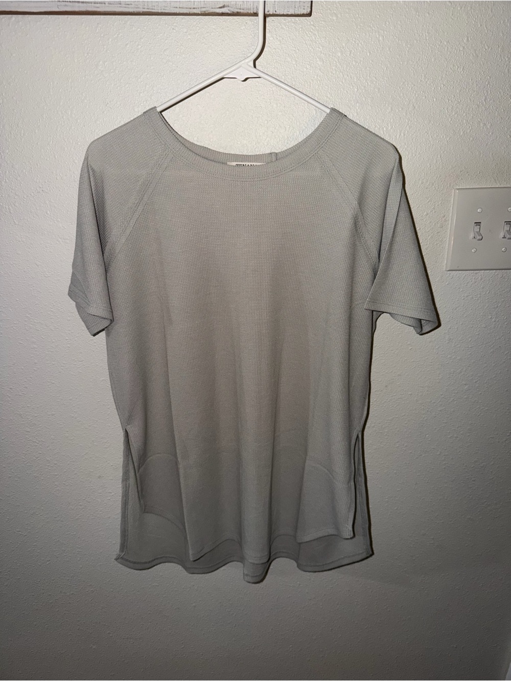 Zenana Outfitters Short Sleeve, Long Waffle Top, curved hem, side Slits NWOT